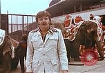 Standbild Ringling Brothers Barnum Bailey Zirkus einrichten United States USA, 1977, aus Sekunde 35 historischem Filmmaterial Videoclip 65675023770