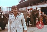 Standbild Ringling Brothers Barnum Bailey Zirkus einrichten United States USA, 1977, aus Sekunde 38 historischem Filmmaterial Videoclip 65675023770