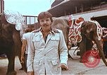 Standbild Ringling Brothers Barnum Bailey Zirkus einrichten United States USA, 1977, aus Sekunde 50 historischem Filmmaterial Videoclip 65675023770