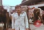 Standbild Ringling Brothers Barnum Bailey Zirkus einrichten United States USA, 1977, aus Sekunde 51 historischem Filmmaterial Videoclip 65675023770