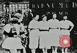 Immagine di Vintage scene dei fratelli Ringling Barnum & Bailey Circus United States USA, 1926, secondo 29 filmato di repertorio 65675023771