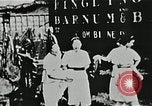 Immagine di Vintage scene dei fratelli Ringling Barnum & Bailey Circus United States USA, 1926, secondo 31 filmato di repertorio 65675023771