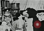 Immagine di Vintage scene dei fratelli Ringling Barnum & Bailey Circus United States USA, 1926, secondo 37 filmato di repertorio 65675023771