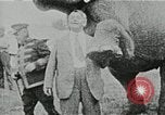 Immagine di Vintage scene dei fratelli Ringling Barnum & Bailey Circus United States USA, 1926, secondo 49 filmato di repertorio 65675023771