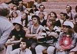 Immagine di Gli studenti che studiano per diventare un professionista clown Venice Florida United States USA, 1977, secondo 47 filmato di repertorio 65675023776