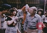 Immagine di Gli studenti che studiano per diventare un professionista clown Venice Florida United States USA, 1977, secondo 48 filmato di repertorio 65675023776