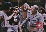 Immagine di Gli studenti che studiano per diventare un professionista clown Venice Florida United States USA, 1977, secondo 50 filmato di repertorio 65675023776