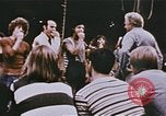 Immagine di Gli studenti che studiano per diventare un professionista clown Venice Florida United States USA, 1977, secondo 55 filmato di repertorio 65675023776