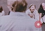 Immagine di Gli studenti che studiano per diventare un professionista clown Venice Florida United States USA, 1977, secondo 57 filmato di repertorio 65675023776