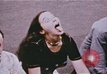 Immagine di Gli studenti che studiano per diventare un professionista clown Venice Florida United States USA, 1977, secondo 60 filmato di repertorio 65675023776