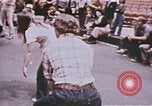 Immagine di Gli studenti che studiano per diventare un professionista clown Venice Florida United States USA, 1977, secondo 62 filmato di repertorio 65675023776