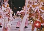 Image Ours chevaux clowns et trapézistes effectuer dans le cirque Nashville Tennessee USA, 1977, de la seconde 7 séquences d'archives historiques vidéo 65675023778