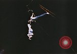 Image Ours chevaux clowns et trapézistes effectuer dans le cirque Nashville Tennessee USA, 1977, de la seconde 37 séquences d'archives historiques vidéo 65675023778