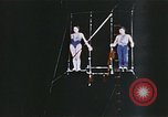 Image Ours chevaux clowns et trapézistes effectuer dans le cirque Nashville Tennessee USA, 1977, de la seconde 39 séquences d'archives historiques vidéo 65675023778