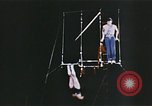 Image Ours chevaux clowns et trapézistes effectuer dans le cirque Nashville Tennessee USA, 1977, de la seconde 40 séquences d'archives historiques vidéo 65675023778