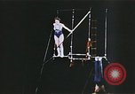 Image Ours chevaux clowns et trapézistes effectuer dans le cirque Nashville Tennessee USA, 1977, de la seconde 41 séquences d'archives historiques vidéo 65675023778