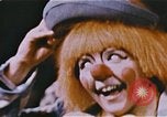 Image Ours chevaux clowns et trapézistes effectuer dans le cirque Nashville Tennessee USA, 1977, de la seconde 47 séquences d'archives historiques vidéo 65675023778