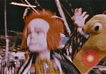 Image Ours chevaux clowns et trapézistes effectuer dans le cirque Nashville Tennessee USA, 1977, de la seconde 50 séquences d'archives historiques vidéo 65675023778