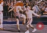 Image Ours chevaux clowns et trapézistes effectuer dans le cirque Nashville Tennessee USA, 1977, de la seconde 55 séquences d'archives historiques vidéo 65675023778