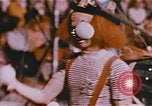 Image Ours chevaux clowns et trapézistes effectuer dans le cirque Nashville Tennessee USA, 1977, de la seconde 58 séquences d'archives historiques vidéo 65675023778