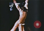 Image Ours chevaux clowns et trapézistes effectuer dans le cirque Nashville Tennessee USA, 1977, de la seconde 60 séquences d'archives historiques vidéo 65675023778