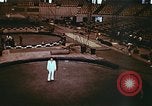 Standbild Ende des Ringling Brothers Barnum & Bailey Circus einrücken Nashville Tennessee USA, 1977, aus Sekunde 13 historischem Filmmaterial Videoclip 65675023780
