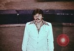 Standbild Ende des Ringling Brothers Barnum & Bailey Circus einrücken Nashville Tennessee USA, 1977, aus Sekunde 46 historischem Filmmaterial Videoclip 65675023780
