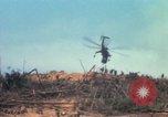 Standbild Fire Support Base Normandie Vietnam, 1969, aus Sekunde 61 historischem Filmmaterial Videoclip 65675023781