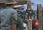 Standbild Thanksgiving Dinner Vietnam, 1969, aus Sekunde 6 historischem Filmmaterial Videoclip 65675023791