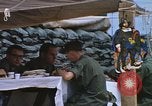 Standbild Thanksgiving Dinner Vietnam, 1969, aus Sekunde 7 historischem Filmmaterial Videoclip 65675023791