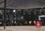 Standbild Thanksgiving Dinner Vietnam, 1969, aus Sekunde 15 historischem Filmmaterial Videoclip 65675023791