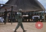 Standbild Thanksgiving Dinner Vietnam, 1969, aus Sekunde 18 historischem Filmmaterial Videoclip 65675023791