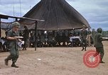 Standbild Thanksgiving Dinner Vietnam, 1969, aus Sekunde 20 historischem Filmmaterial Videoclip 65675023791