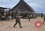 Standbild Thanksgiving Dinner Vietnam, 1969, aus Sekunde 21 historischem Filmmaterial Videoclip 65675023791