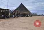 Standbild Thanksgiving Dinner Vietnam, 1969, aus Sekunde 28 historischem Filmmaterial Videoclip 65675023791