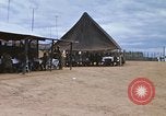Standbild Thanksgiving Dinner Vietnam, 1969, aus Sekunde 29 historischem Filmmaterial Videoclip 65675023791