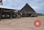 Standbild Thanksgiving Dinner Vietnam, 1969, aus Sekunde 30 historischem Filmmaterial Videoclip 65675023791
