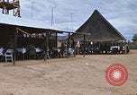 Standbild Thanksgiving Dinner Vietnam, 1969, aus Sekunde 31 historischem Filmmaterial Videoclip 65675023791