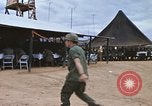 Standbild Thanksgiving Dinner Vietnam, 1969, aus Sekunde 32 historischem Filmmaterial Videoclip 65675023791