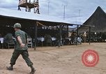 Standbild Thanksgiving Dinner Vietnam, 1969, aus Sekunde 33 historischem Filmmaterial Videoclip 65675023791
