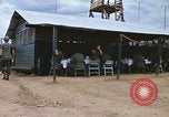 Standbild Thanksgiving Dinner Vietnam, 1969, aus Sekunde 36 historischem Filmmaterial Videoclip 65675023791