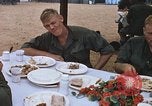 Standbild Thanksgiving Dinner Vietnam, 1969, aus Sekunde 54 historischem Filmmaterial Videoclip 65675023791