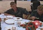 Standbild Thanksgiving Dinner Vietnam, 1969, aus Sekunde 55 historischem Filmmaterial Videoclip 65675023791