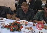 Standbild Thanksgiving Dinner Vietnam, 1969, aus Sekunde 58 historischem Filmmaterial Videoclip 65675023791