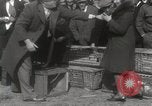 Immagine di Piccioni rilasciato in Chuck-up Astoria New York USA, 1931, secondo 36 filmato di repertorio 65675023807