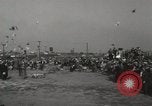 Immagine di Piccioni rilasciato in Chuck-up Astoria New York USA, 1931, secondo 47 filmato di repertorio 65675023807