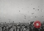 Immagine di Piccioni rilasciato in Chuck-up Astoria New York USA, 1931, secondo 59 filmato di repertorio 65675023807