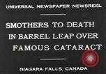Standbild George L Stathakis Tod in Niagara Falls Zylinder Niagara Falls New York USA, 1930, aus Sekunde 5 historischem Filmmaterial Videoclip 65675023811
