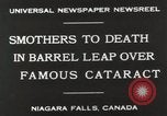 Standbild George L Stathakis Tod in Niagara Falls Zylinder Niagara Falls New York USA, 1930, aus Sekunde 7 historischem Filmmaterial Videoclip 65675023811