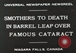 Standbild George L Stathakis Tod in Niagara Falls Zylinder Niagara Falls New York USA, 1930, aus Sekunde 9 historischem Filmmaterial Videoclip 65675023811
